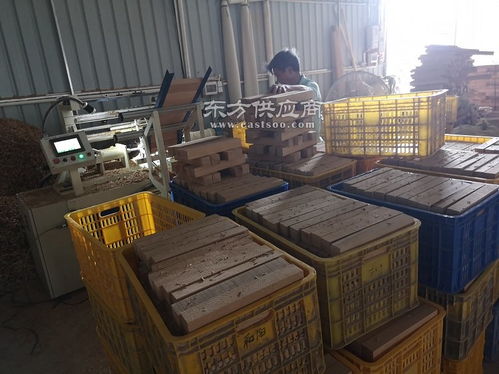 鉆德快木柄加工機(jī) 方形木柄機(jī) 木腿刨削木機(jī) 運(yùn)行穩(wěn)定,操作簡(jiǎn)單,通俗易懂,一鍵轉(zhuǎn)換產(chǎn)品樣式,省時(shí)省力,低熱低噪音,普通工人即可操作